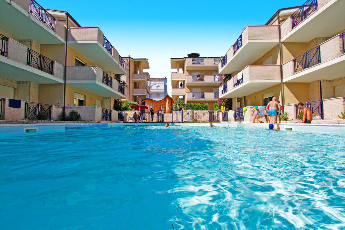 Green Bay Village Pineto Exterior foto